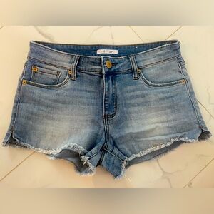 STS BLUE CUTOFF JEAN SHORTS.